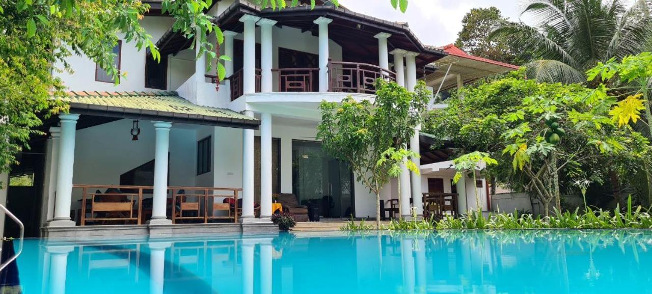 Golden Relax Villa With Pool, Restaurant & European Service Eramudugaha Exterior photo