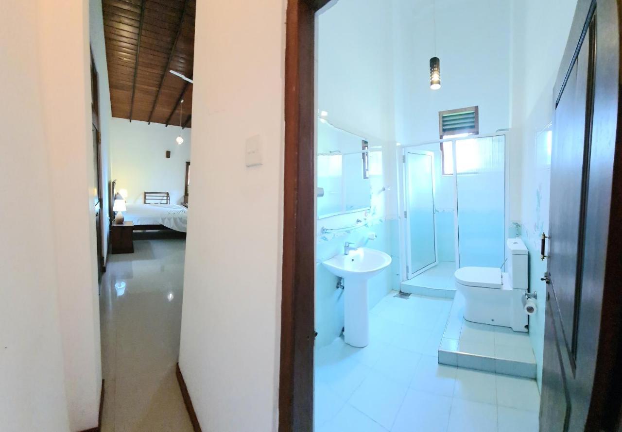 Golden Relax Villa With Pool, Restaurant & European Service Eramudugaha Exterior photo